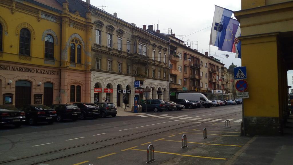 Apartment Downtown Osijek Exterior photo