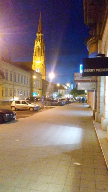 Apartment Downtown Osijek Exterior photo